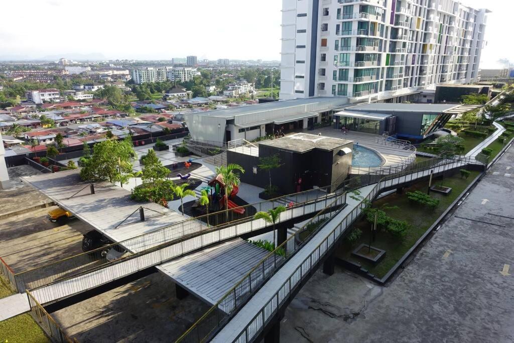 8Pax Cozy Home Stay Jazz Suites 1 Vivacity Kuching Sarawak 3Br Εξωτερικό φωτογραφία