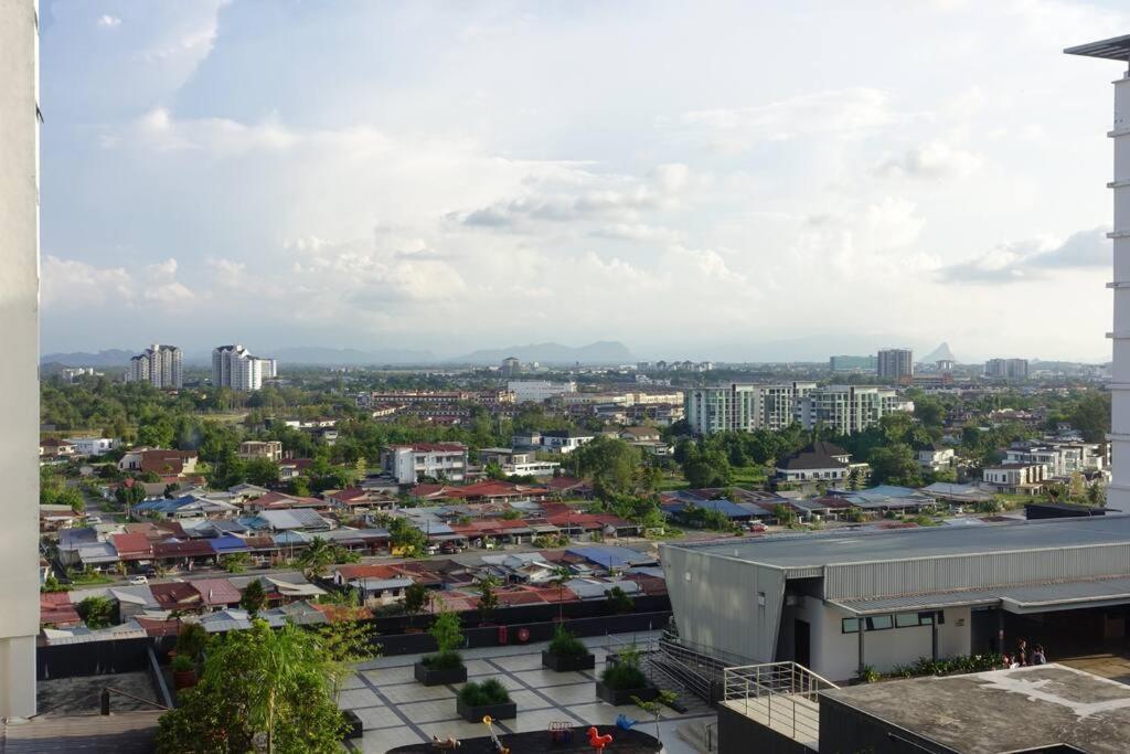 8Pax Cozy Home Stay Jazz Suites 1 Vivacity Kuching Sarawak 3Br Εξωτερικό φωτογραφία